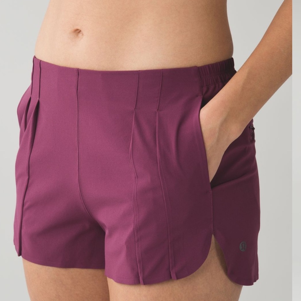 Lululemon &go Endeavor Running Shorts Pleated in Red Grape Size 6